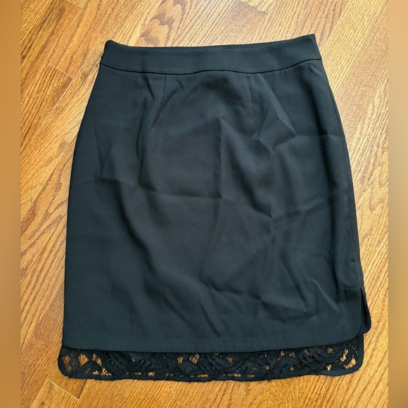ANN TAYLOR Lace Trim Pencil Skirt - Picture 4 of 8